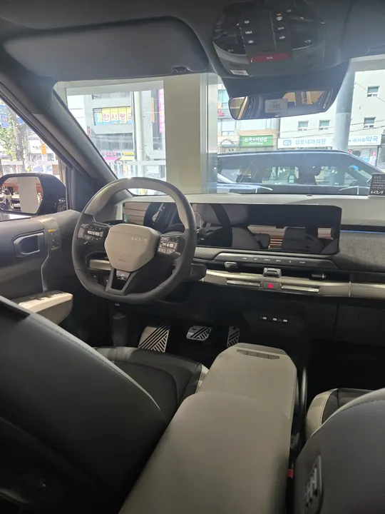 기아 EV3 운전석과 대시보드